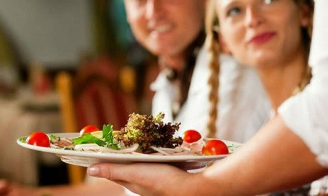 Απίστευτο: Αυτός είναι ο Έλληνας επιχειρηματίας που έδωσε μπόνους 18.000 ευρώ στους εργαζόμενους του