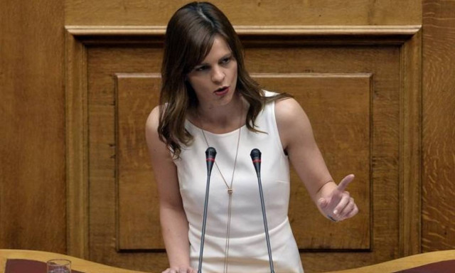 Χαμός στη Βουλή: «Αρπάχτηκαν» Αχτσιόγλου – Λοβέρδος