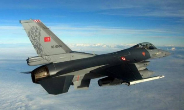 Νέα μπαράζ τουρκικών παραβιάσεων πάνω από το Αιγαίο