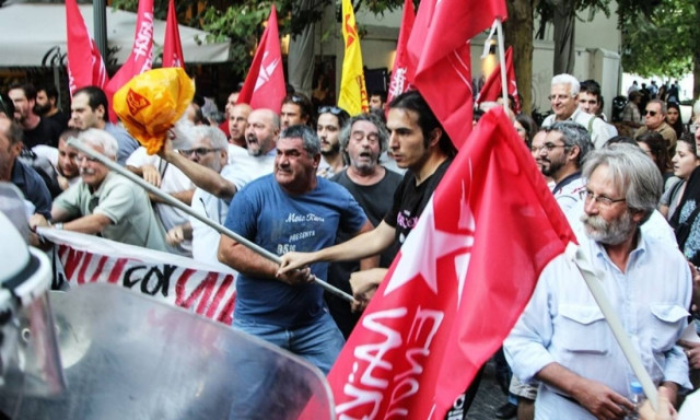 Επίσκεψη Μακρόν: Χημικά και ένταση μεταξύ μελών της ΛΑΕ και της Αστυνομίας (pics&vid)