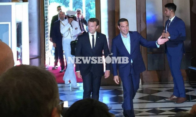 Επίσκεψη Μακρόν LIVE: Στο Μέγαρο Μαξίμου ο Γάλλος Πρόεδρος