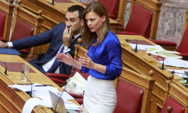 Βουλή: Υπερψηφίστηκε το νομοσχέδιο για τα εργασιακά