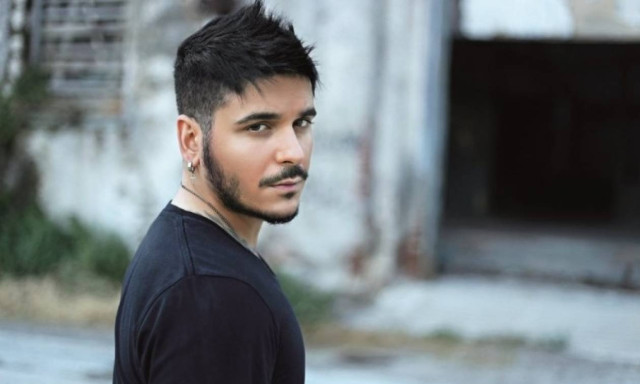 Αυτός είναι ο αστυνομικός που γράφει στίχους για το Στάν!!!