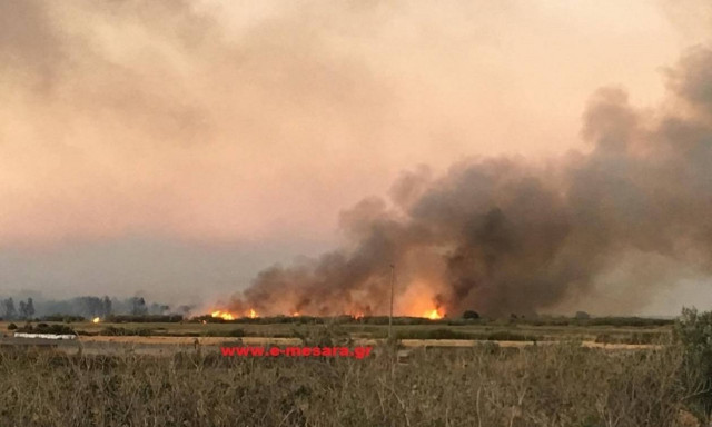 Φωτιά ΤΩΡΑ: Πυρκαγιά στο αεροδρόμιο Τυμπακίου στην Κρήτη (pics)