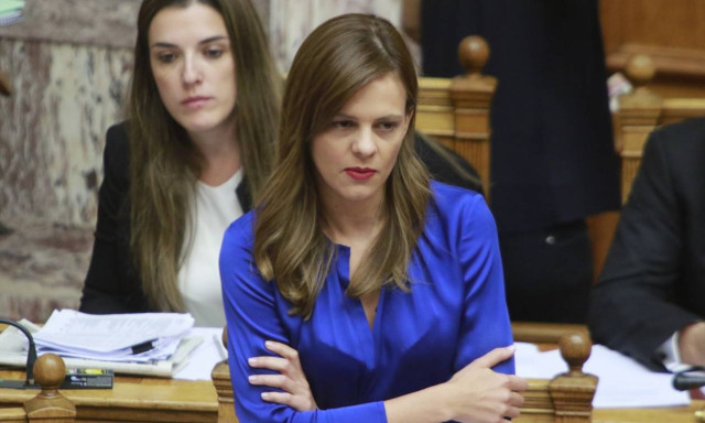 «Πόλεμος» στη Βουλή: Η Αχτσιόγλου απέσυρε διατάξεις στο νομοσχέδιο για τα εργασιακά