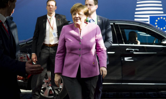 H Μέρκελ καλεί τους Τούρκους να επισκεφθούν τη Γερμανία