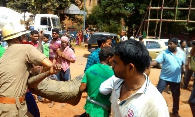Φονική κατάρρευση γέφυρας στην Ινδία