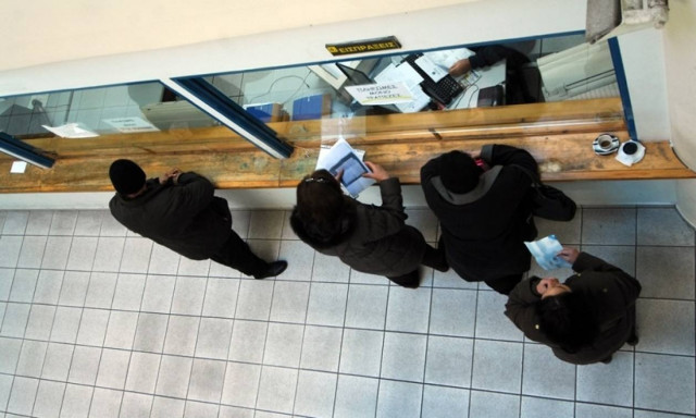 «Λυγίζουν» οι Έλληνες από την υπερφορολόγηση– Στα 2 δισ. ευρώ οι απλήρωτοι φόροι τον Ιούλιο