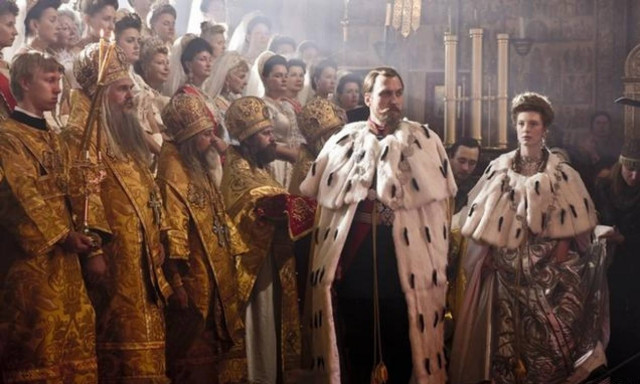 Ρωσία: Σύγχρονοι οπαδοί του Τσάρου πυρπόλησαν αυτοκίνητα ενάντια στην προβολή ταινίας (Vid)