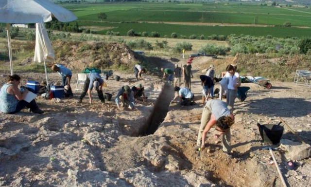Μοναδική αρχαιολογική ανακάλυψη στον Ορχομενό - Βρέθηκε μυκηναϊκός τάφος με νεκρό πολεμιστή