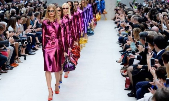 Αυτό το 69χρονο μοντέλο αναδείχθηκε «βασίλισσα» της Εβδομάδας Μόδας της Νέας Υόρκης! (pics)