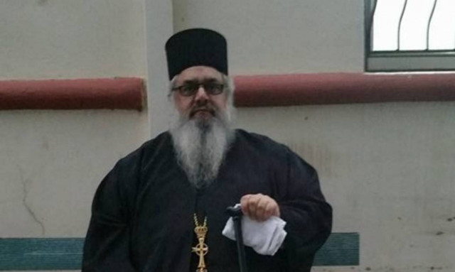 Ιερέας δώρισε από το υστέρημά του σχολικά είδη σε 41 παιδιά