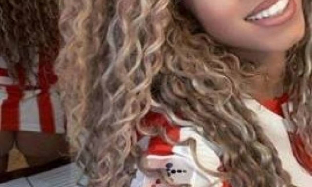 Με στρίνγκ και φανέλα του Ολυμπιακού η Αναστασία (φωτό)