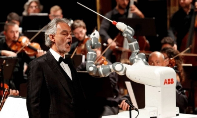 YuMi: το ρομπότ που... συνόδευσε τον τενόρο Αντρέα Μποτσέλι! (pics)