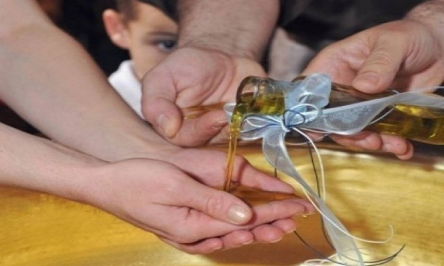 Χαμός σε βάπτιση στο Άργος - Ο πατέρας άρχισε να... συστήνει τους εραστές της γυναίκας του σε όλους!