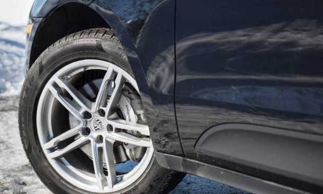 Σκάνδαλο: Δεν πάει ο νους σας πόσο στοίχισαν τα λάστιχα της κυβερνητικής λιμουζίνας!