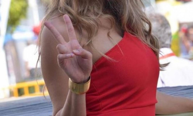 Η γυναικάρα με τα... κόκκινα του Survivor που αναστάτωσε την Πάτρα