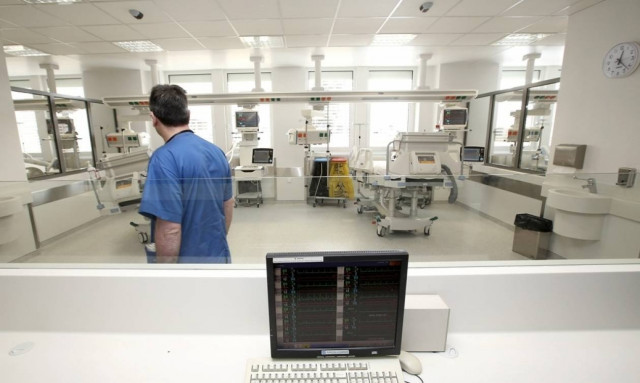 Παραμένει στην Εντατική ο 16χρονος που τραυματίστηκε μετά την προσαγωγή του