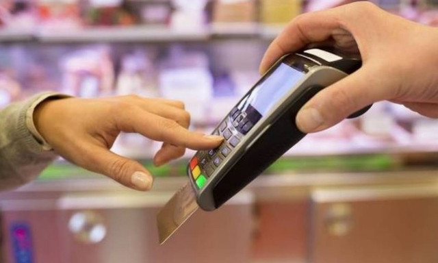 Το 48% των πληρωμών έγινε με «πλαστικό χρήμα» - Εκρηκτική αύξηση