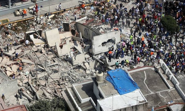 Mexico: Powerful earthquake topples buildings, killing over 200