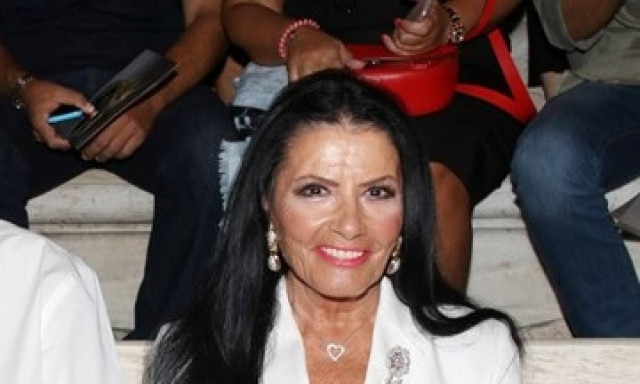 Αυτός είναι ο νέος γοητευτικός συνοδός της Ζωζώς Σαπουντζάκη (Photos)