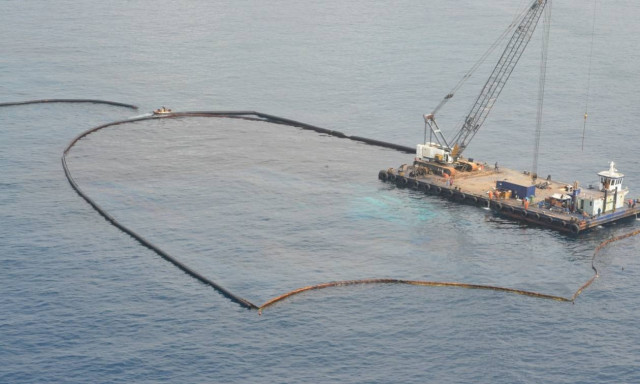 «Μπάχαλο» με την απάντληση καυσίμων από το ναυάγιο του «Αγία Ζώνη ΙΙ»
