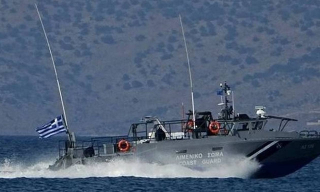 Διασώζουν έναν έναν τους μετανάστες που εγκλωβίστηκαν σε νησάκια νότια της Κρήτης