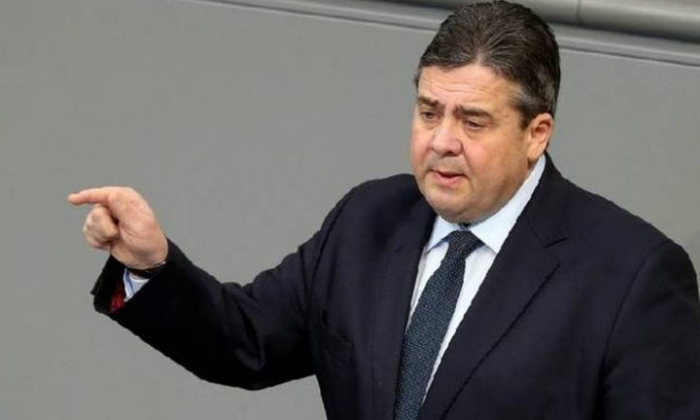 Ο Γερμανός ΥΠΕΞ «στόλισε» την πρωθυπουργό της Βρετανίας