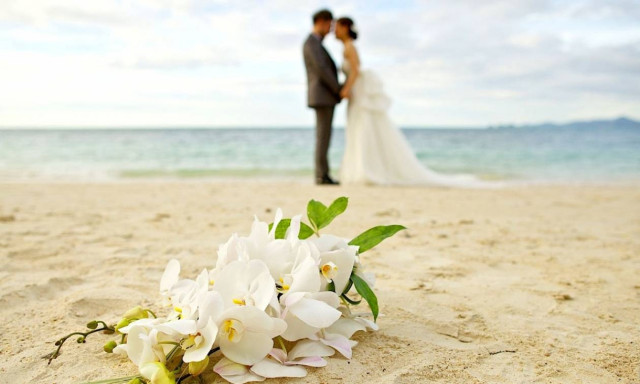 Κρήτη: Η νύφη έμαθε ότι παντρεύεται... μπροστά στην εκκλησία (pics)