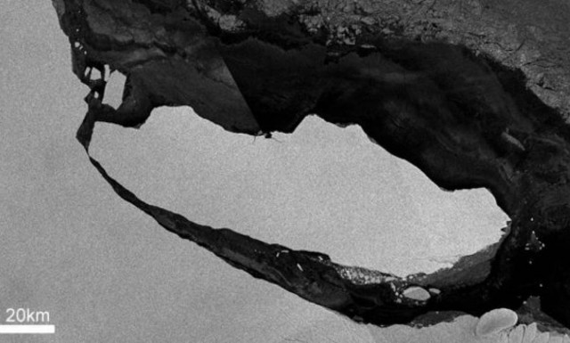 Τρόμος από το παγόβουνο που αποκολλήθηκε στην Ανταρκτική – Ζυγίζει ένα τρισ. τόνους (pic)