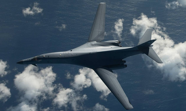 Επικίνδυνες εξελίξεις: Αμερικανικά βομβαρδιστικά πάνω από τις ακτές της Βόρειας Κορέας (Pics+Vids)