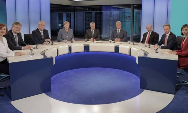 Γερμανικές εκλογές: Ψύχραιμη Μέρκελ, εκνευρισμένος Σουλτς, απειλητικό AfD - Η πρώτη κοινή εμφάνιση