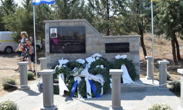 Κοζάνη: Συγκίνηση στα αποκαλυπτήρια για το μνημείο του ειδικού φρουρού Στάθη Λαζαρίδη (pics & vid)