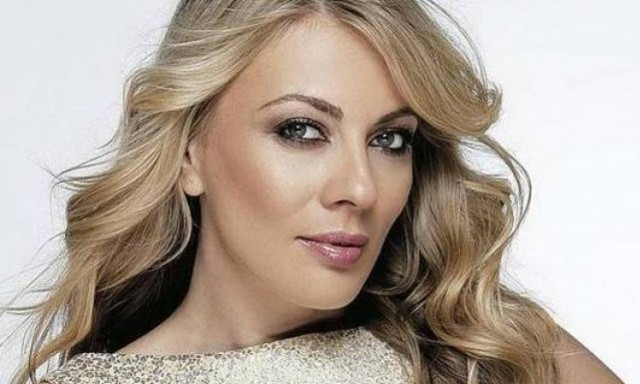 Σμαράγδα Καρύδη: Ανέβασε για πρώτη φορά φωτογραφία της με εσώρουχα και «έριξε» το Instagram!