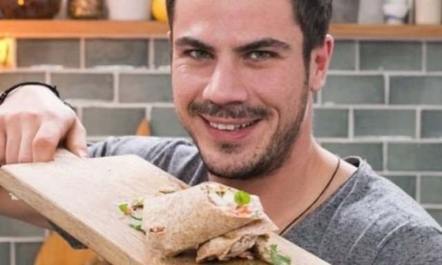 Σε αμερικανική εκπομπή μαγειρικής ο Άκης Πετρετζίκης! (pic)