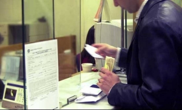 Προμήθειες-«φωτιά» για όσους πληρώνουν με μετρητά τους φόρους στα γκισέ!