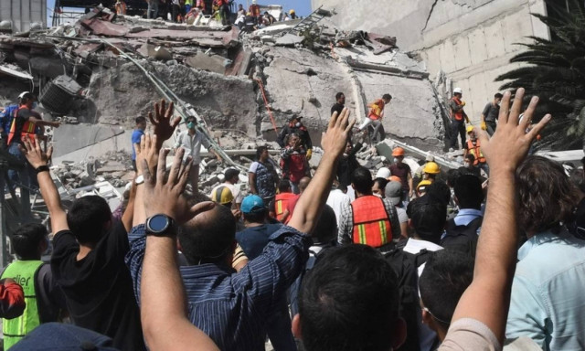 Σεισμός Μεξικό: Αυξήθηκε ο αριθμός των νεκρών από τον φονικό σεισμό των 7,1 Ρίχτερ (pics)