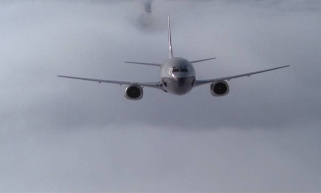 Απίστευτες εικόνες: Δείτε πώς έγινε ένα Boeing 737 όταν συγκρούστηκε με πουλιά!