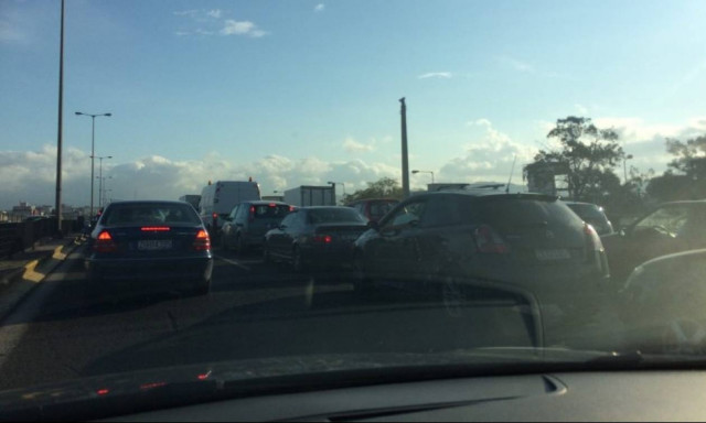 ΤΩΡΑ: Κυκλοφοριακό κομφούζιο στην Αθηνών - Λαμίας