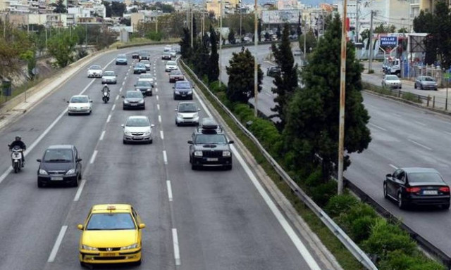 Κυβερνητικό «δώρο»: Καταργούν τις ηλεκτρονικές πλατφόρμες και εφαρμογές μίσθωσης ταξί