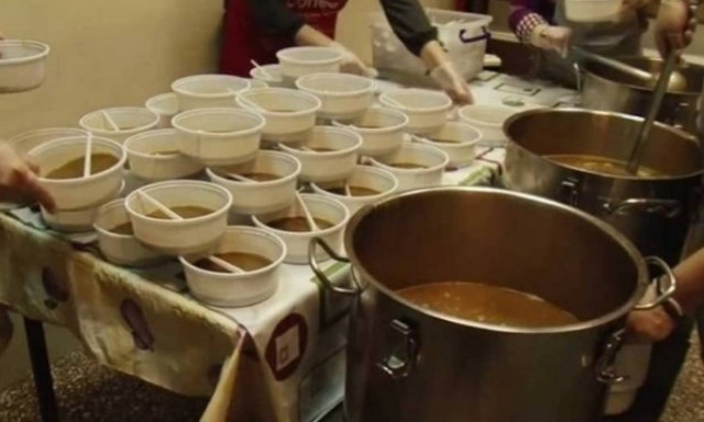 Η «ώρα» των συσσιτίων: Στα 723€ η κύρια σύνταξη, στα 171€ η επικουρική!