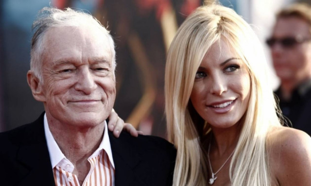 Ποιοι διάσημοι και γιατί τρέμουν τη χήρα του Χιου Χέφνερ;