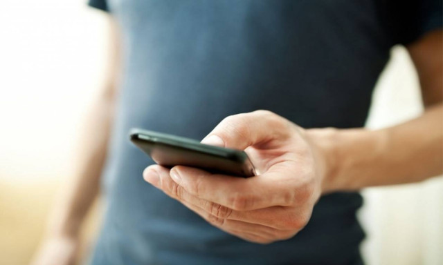 Πηγαίνετε στην τουαλέτα με το κινητό; Δείτε τι μπορείτε να πάθετε...