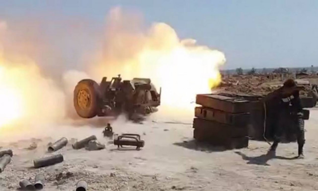 Εικόνες ΣΟΚ: Ανελέητο «σφυροκόπημα» κατά των τζιχαντιστών στη Συρία (vid)
