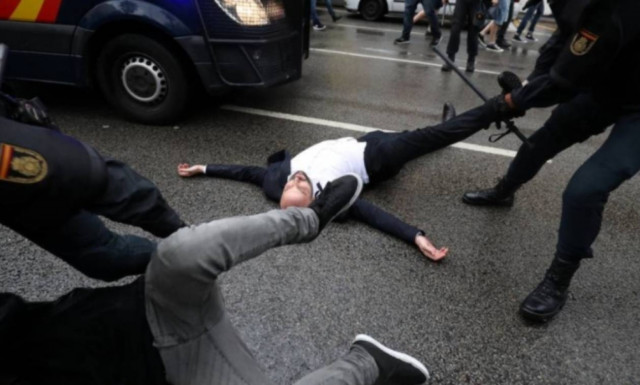 Δημοψήφισμα Καταλονία LIVE: Χάος στην Ισπανία - Άγρια επεισόδια σε όλη τη χώρα