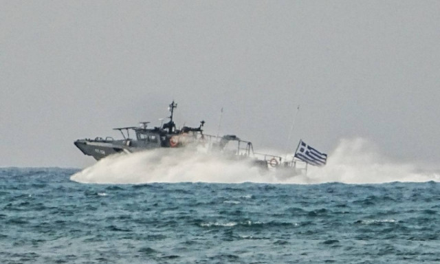 Vessel carrying refugees and migrants in distress off the coast of Pylos