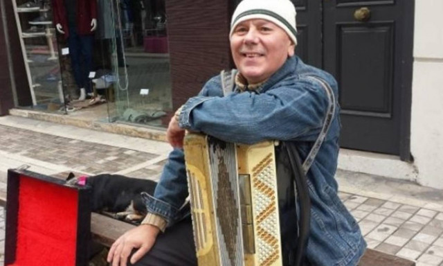 Θλίψη στην Πάτρα: Νεκρός πλανόδιος μουσικός