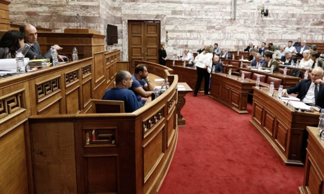 Τι προβλέπει το προσχέδιο προϋπολογισμού του 2018 - Η υπέρβαση πλεονάσματος σε οικονομικά ευάλωτους