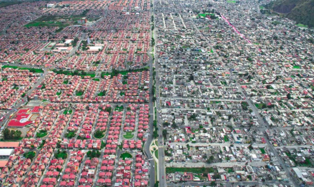 Viral: Ο ταξικός διαχωρισμός ανάμεσα σε πλούσιους και φτωχούς με τη «ματιά» ενός drone (Pics)