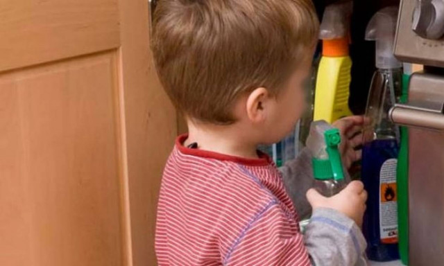 Φθιώτιδα: Στο νοσοκομείο τρίχρονο αγοράκι που κατάπιε νέφτι